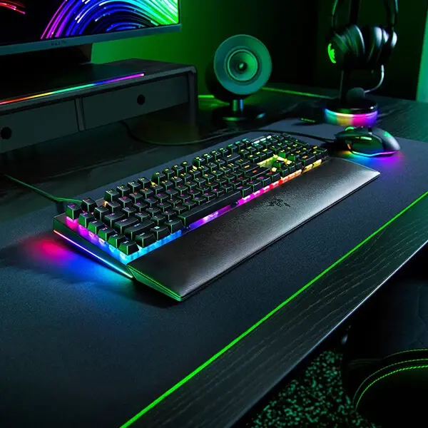 Razer-blackwidow-v4-mechanical-gaming-keyboard-with-green-switches-5-1-n